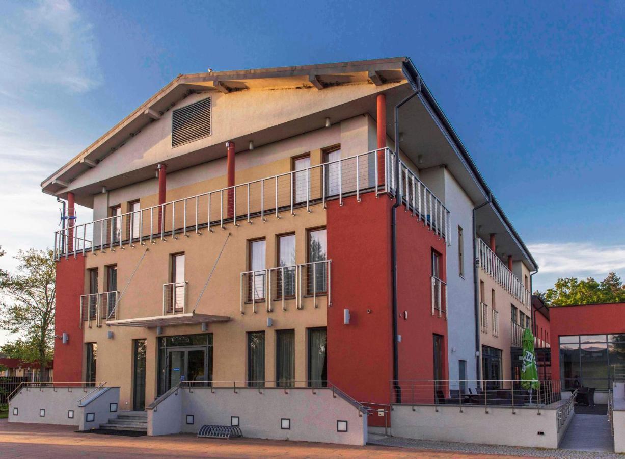 Centrum Wypoczynkowo-Konferencyjne Solaris Łazy Екстериор снимка