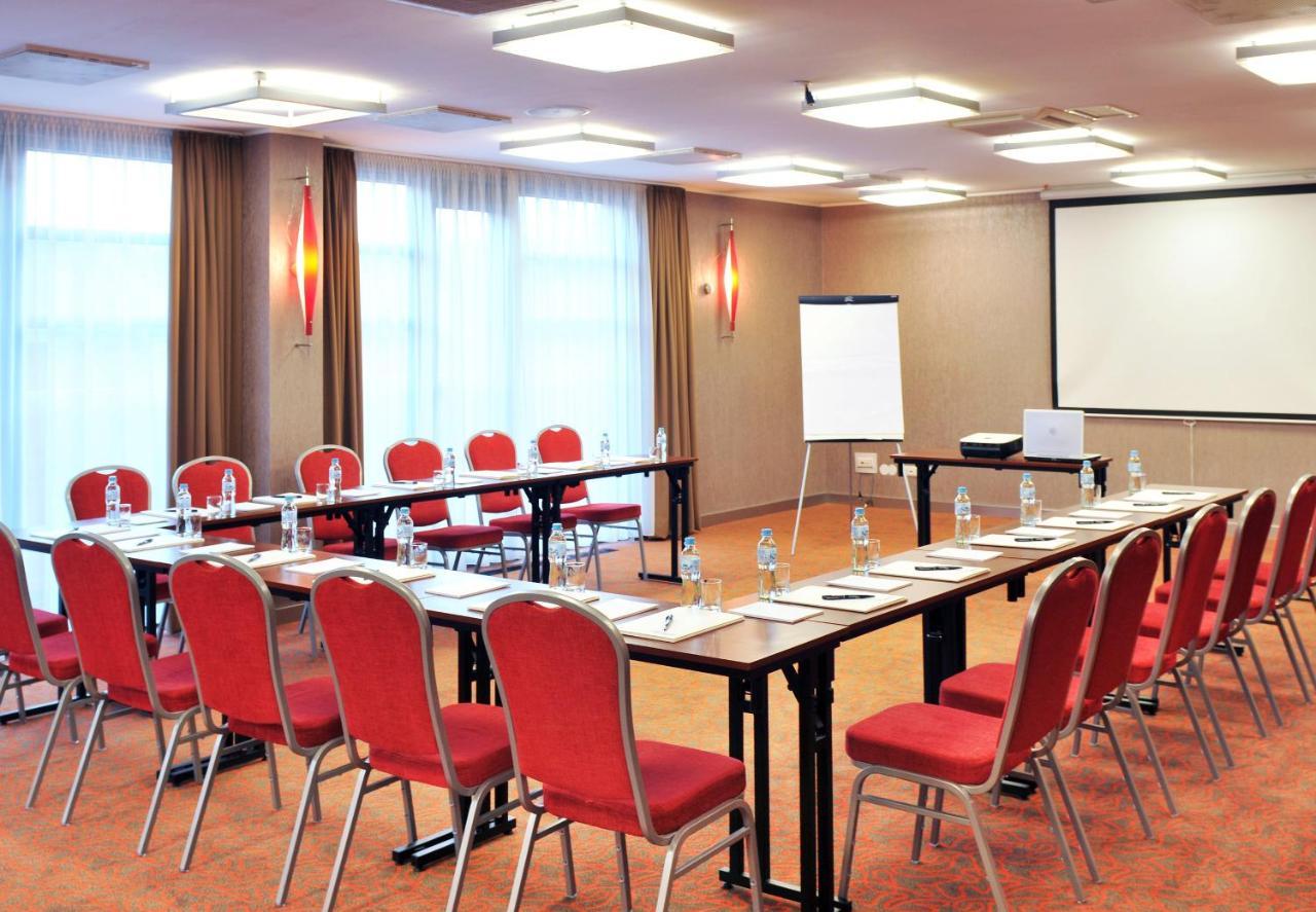 Centrum Wypoczynkowo-Konferencyjne Solaris Łazy Екстериор снимка